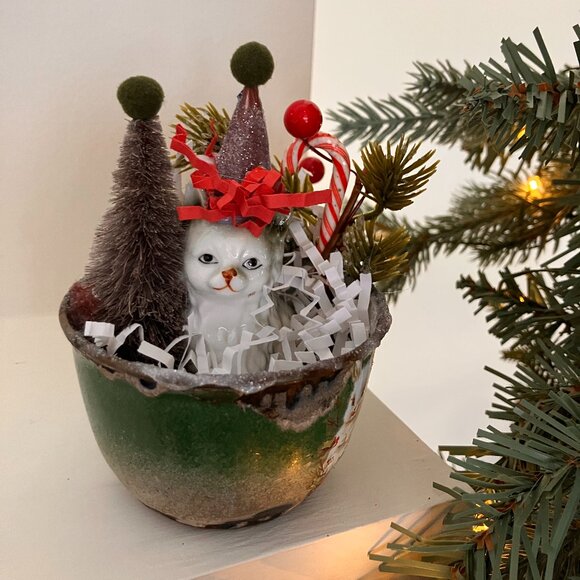 Vintage Christmas Kitty Cat in a Cup - Holiday Decor - Picture 1 of 11
